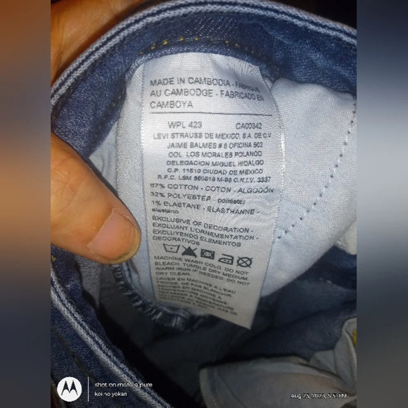 Signature by Levi Strauss Mid-Rise Slim Cuffed Capri Jean Shorts sz 6/28 - Picture 3 of 7